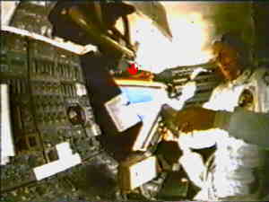 APOLLO 13: Hellblauer Fensterhintergrund